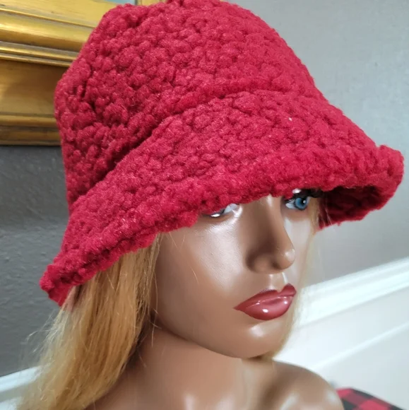 Deep Red Fur Hat NWOT - Picture 4 of 4